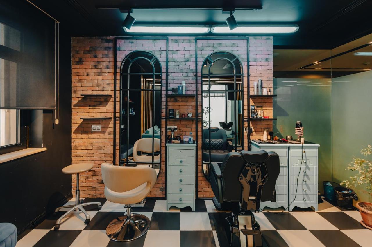 Ivy Garden Hotel Baku Exterior foto A modern barbershop in Seoul, South Korea